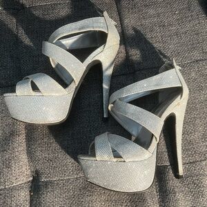 Shï Elegant Silver Sparkle Women's Platform Heels